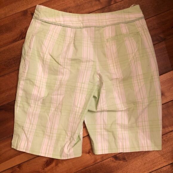 IZOD Golf Shorts green plaid size 2 - Picture 4 of 6